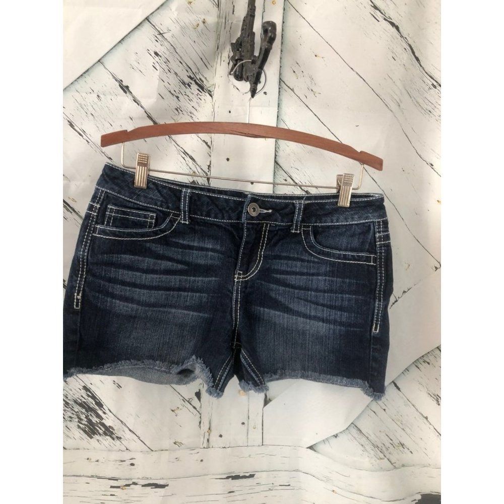 Maurices size 9/10 raw hem cut off Jean Shorts